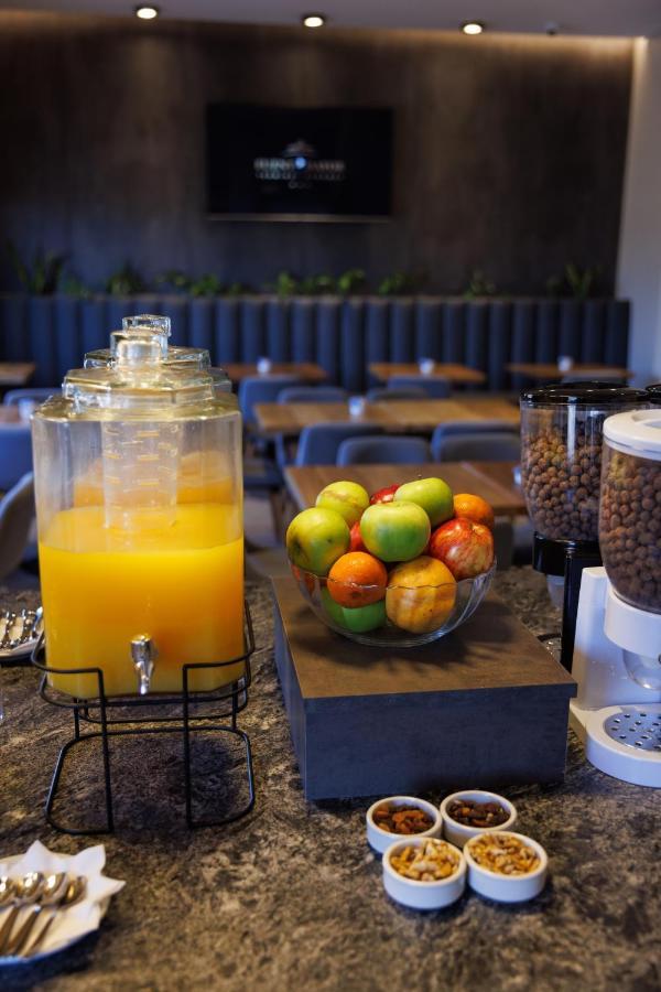 Fuente Mayor Hotel Terminal Mendoza Zewnętrze zdjęcie